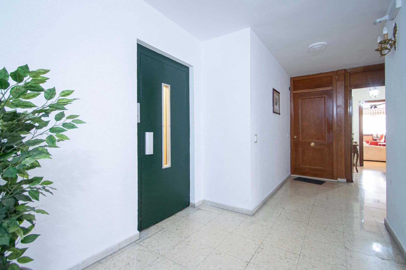 3 bedroom Flat for sale in Seville city with pool - € 180,000 (Ref: 9975505)