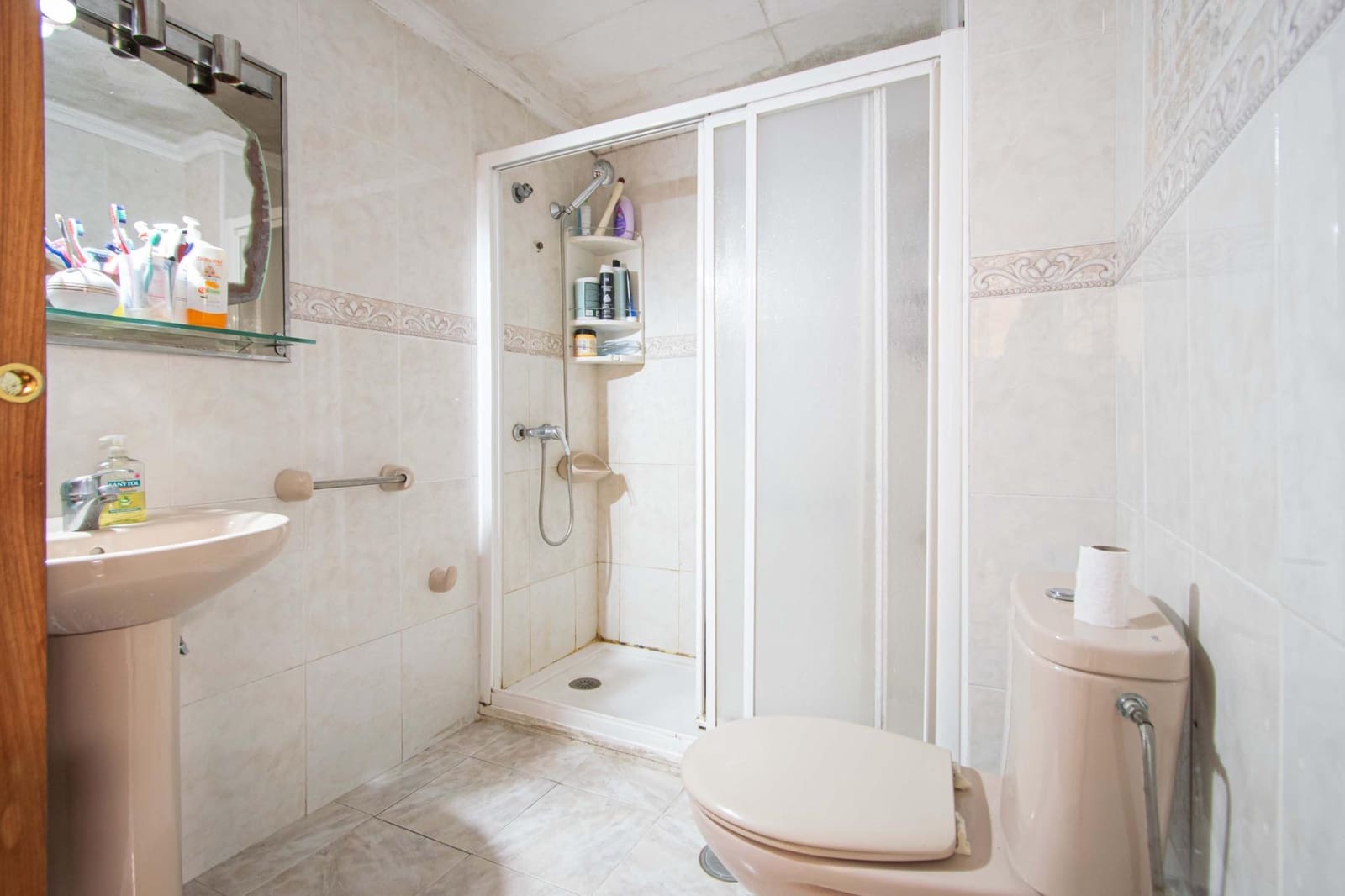 3 bedroom Flat for sale in Seville city with pool - € 180,000 (Ref: 9975505)