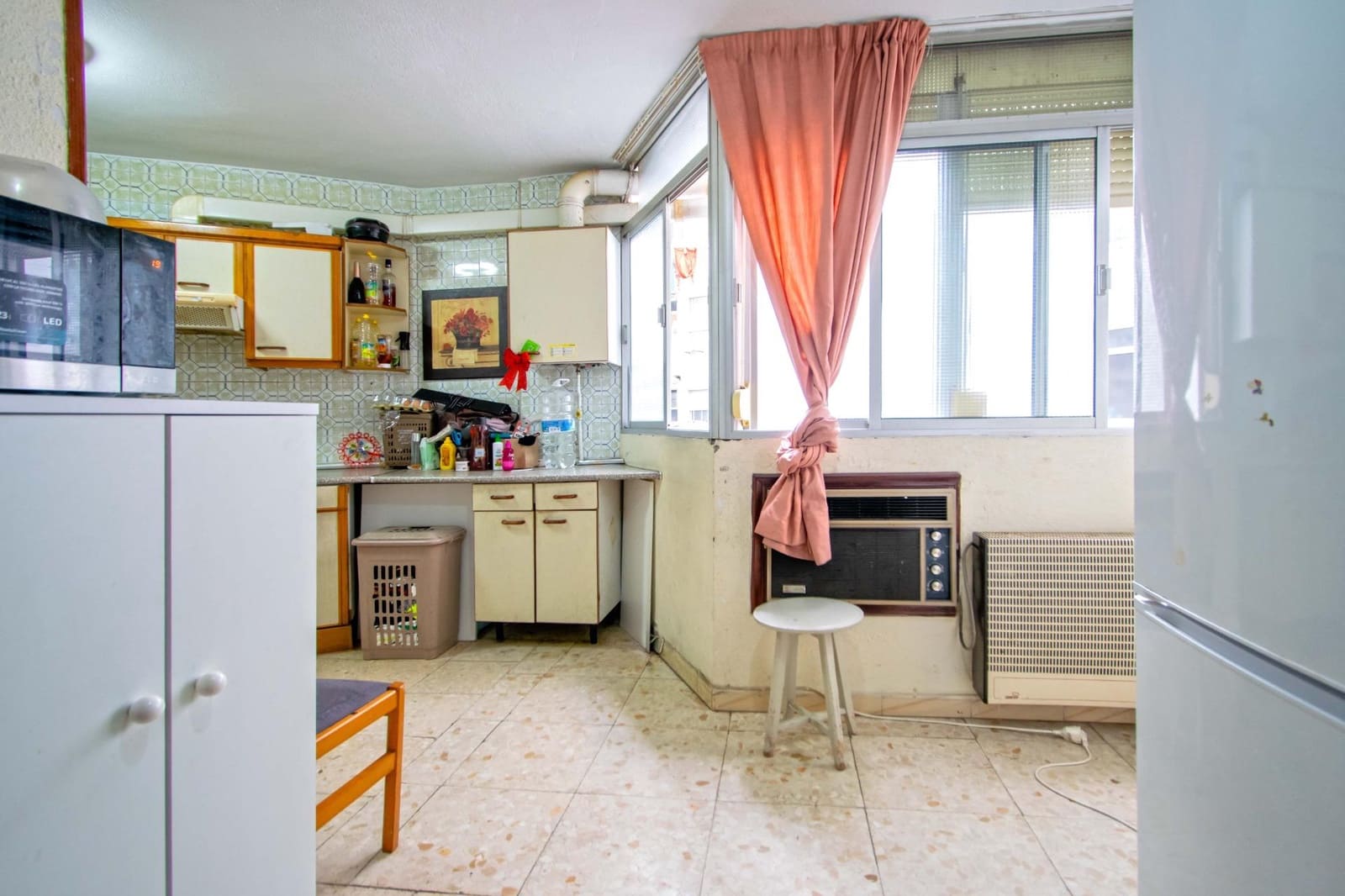 3 bedroom Flat for sale in Seville city with pool - € 180,000 (Ref: 9975505)