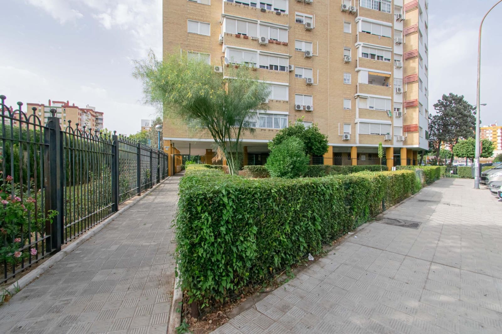 3 bedroom Flat for sale in Seville city with pool - € 180,000 (Ref: 9975505)
