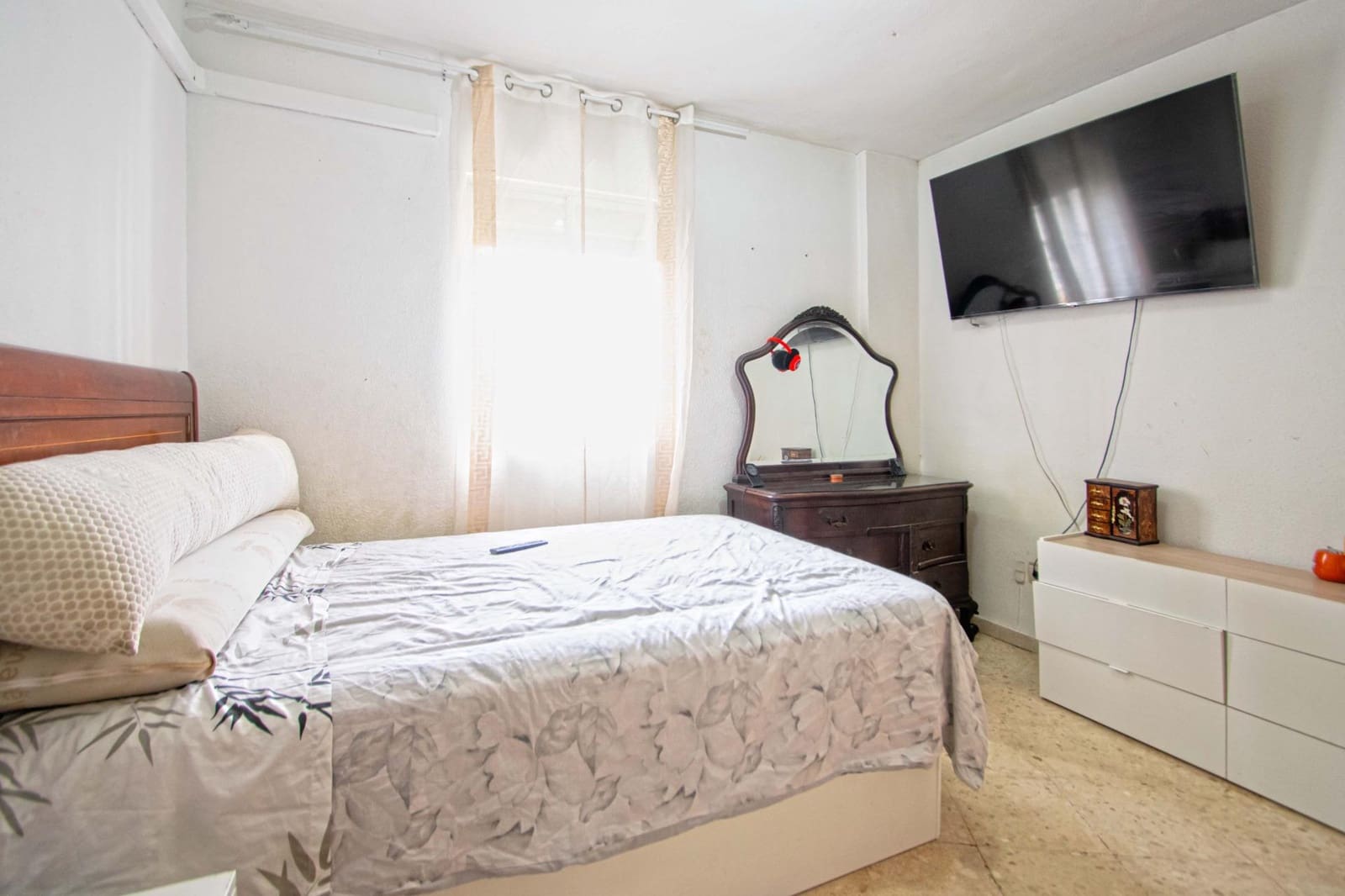 3 bedroom Flat for sale in Seville city with pool - € 180,000 (Ref: 9975505)