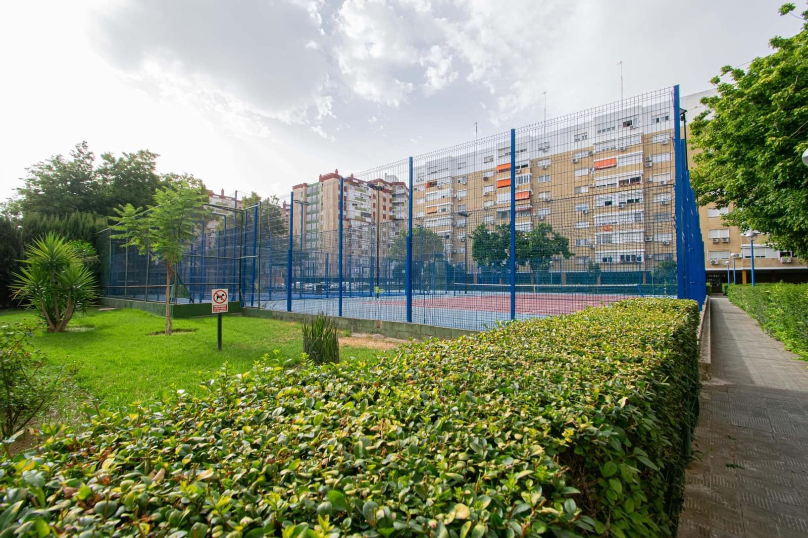 3 bedroom Flat for sale in Seville city with pool - € 180,000 (Ref: 9975505)