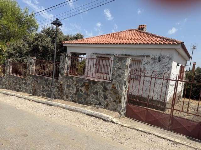 3 soverom Hus til salgs i Castilblanco de los Arroyos med svømmebasseng - € 125 000 (Ref: 9976558)