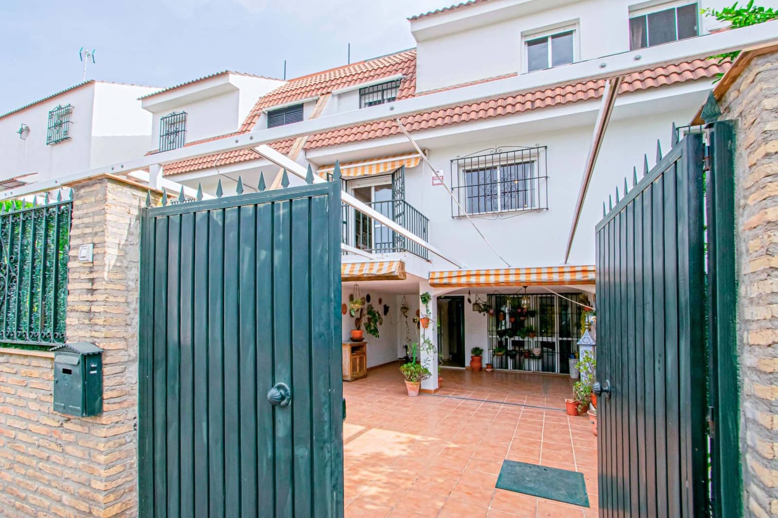 4 soverom Rekkehus til salgs i Tomares med garasje - € 298 000 (Ref: 9977378)