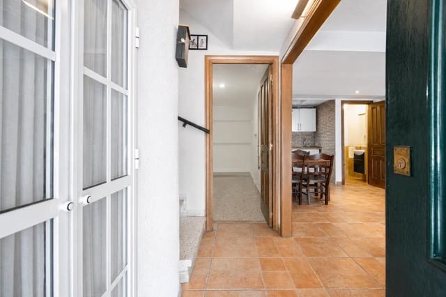 4 soveværelse Rækkehus til salg i Tomares med garage - € 298.000 (Ref: 9977378)