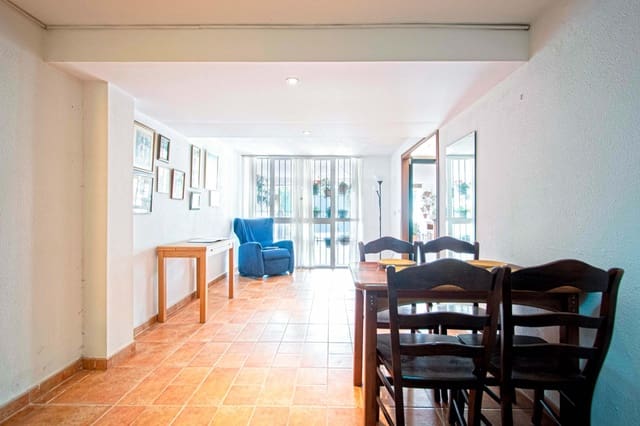 4 soveværelse Rækkehus til salg i Tomares med garage - € 298.000 (Ref: 9977378)