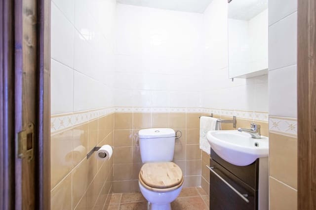 4 soveværelse Rækkehus til salg i Tomares med garage - € 298.000 (Ref: 9977378)