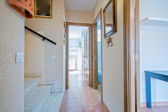 4 soveværelse Rækkehus til salg i Tomares med garage - € 298.000 (Ref: 9977378)