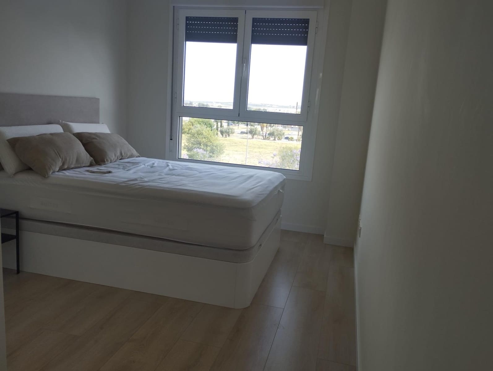3 quarto Apartamento para arrendar em Sevilha cidade com piscina - 850 € (Ref: 9978947)