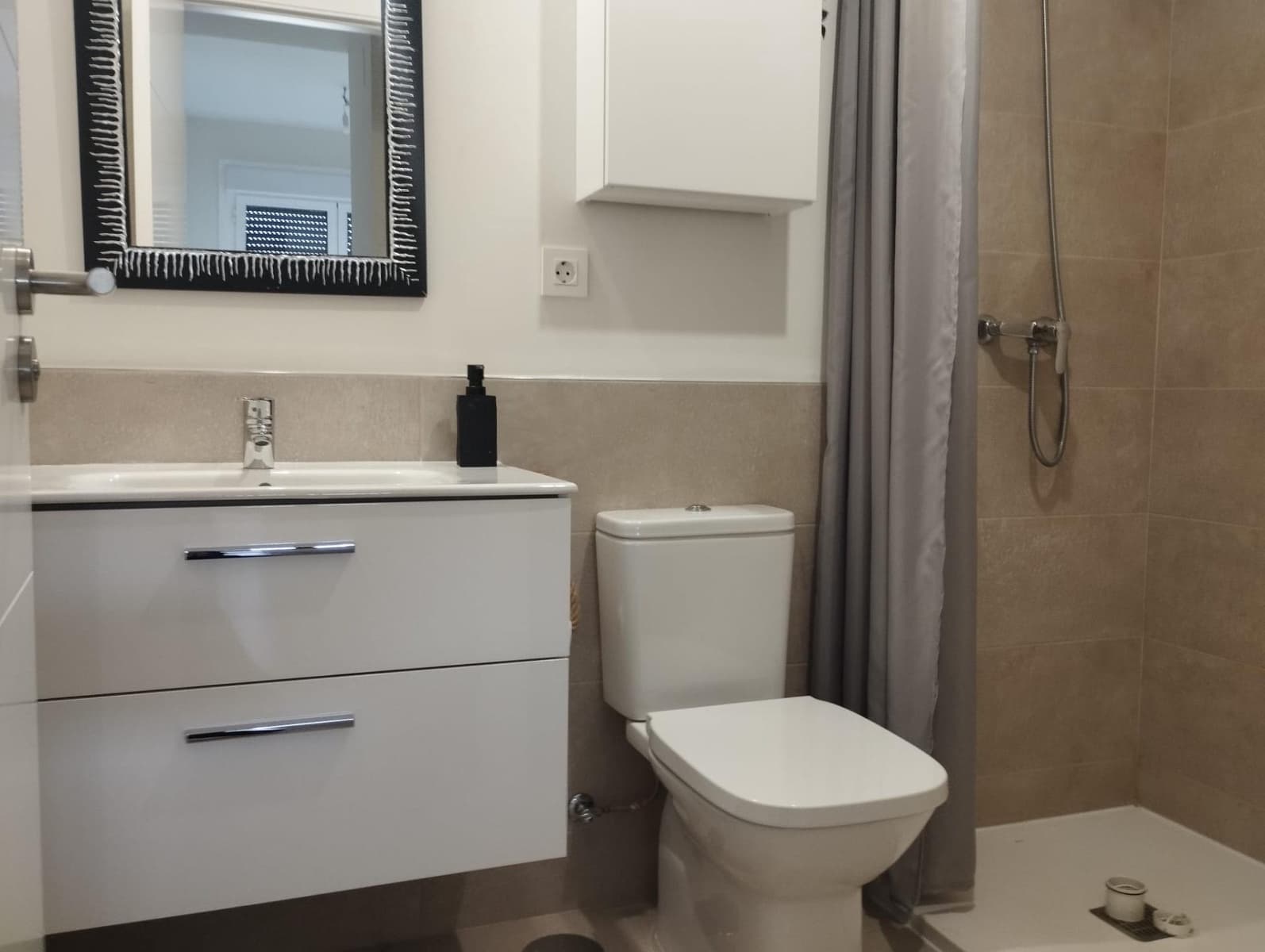 3 quarto Apartamento para arrendar em Sevilha cidade com piscina - 850 € (Ref: 9978947)