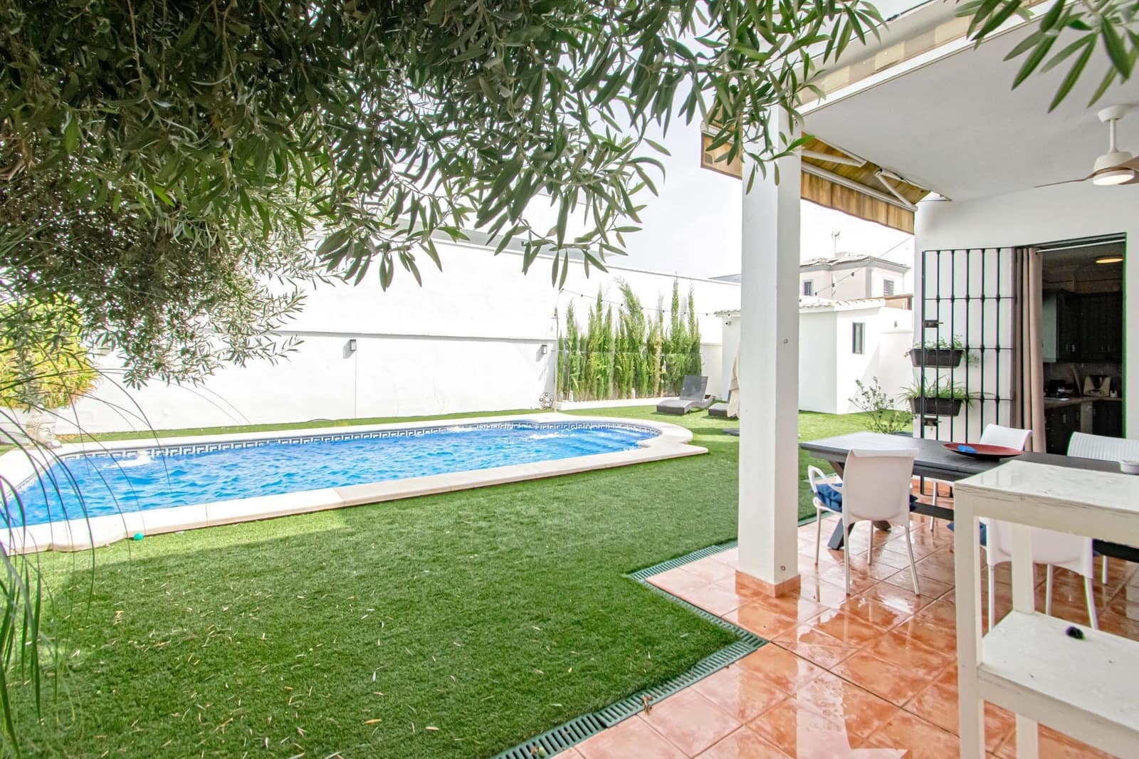 4 Zimmer Villa zu verkaufen in Burguillos mit Pool - 291.000 € (Ref: 9978948)