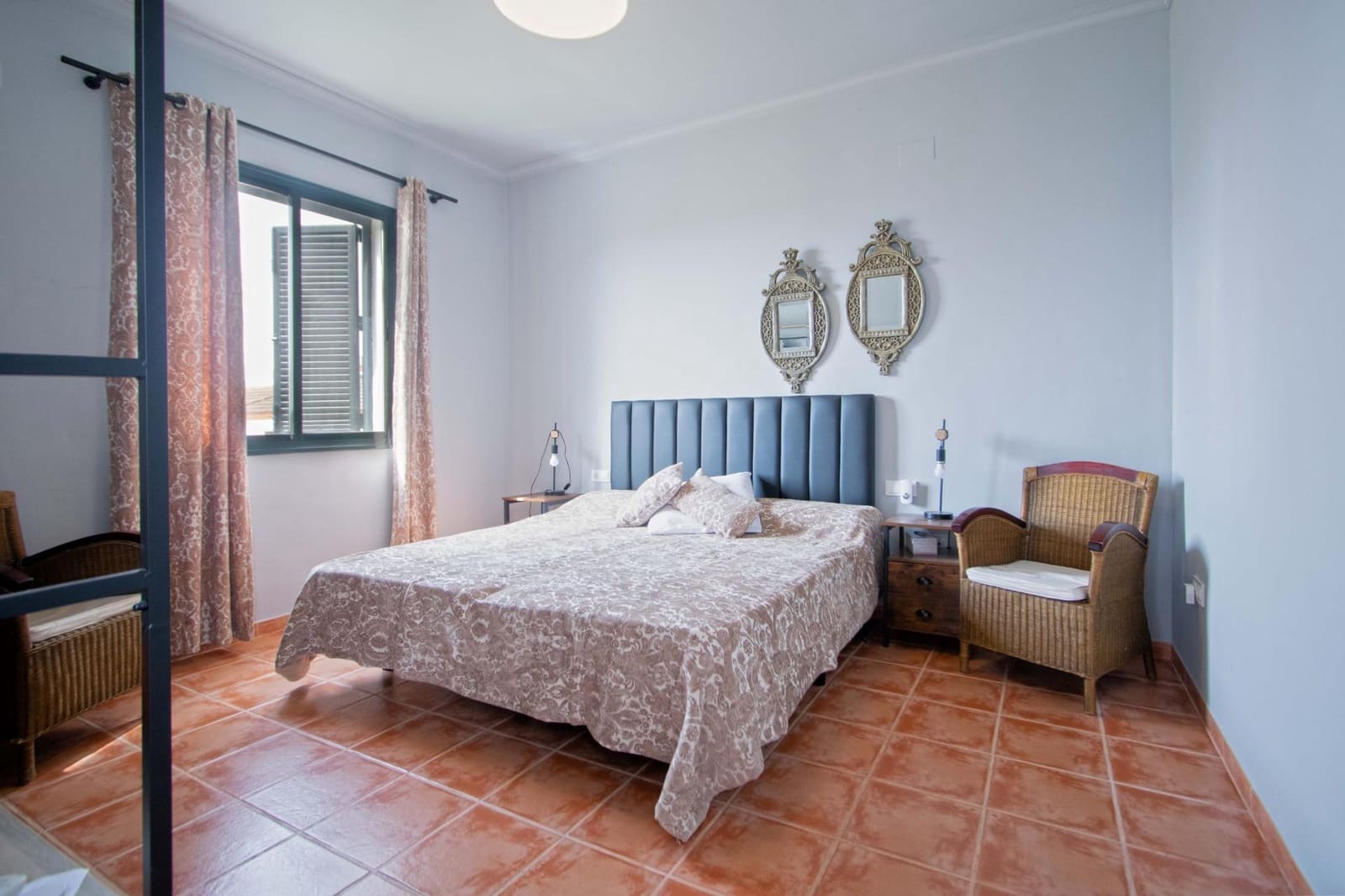 4 Zimmer Villa zu verkaufen in Burguillos mit Pool - 291.000 € (Ref: 9978948)