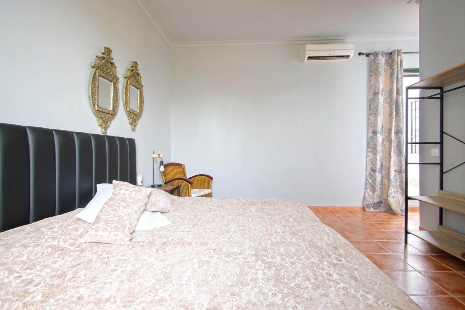 4 Zimmer Villa zu verkaufen in Burguillos mit Pool - 291.000 € (Ref: 9978948)