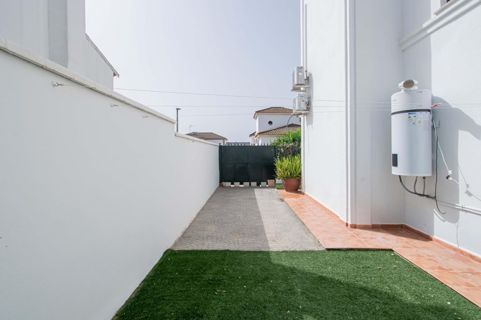 4 Zimmer Villa zu verkaufen in Burguillos mit Pool - 291.000 € (Ref: 9978948)