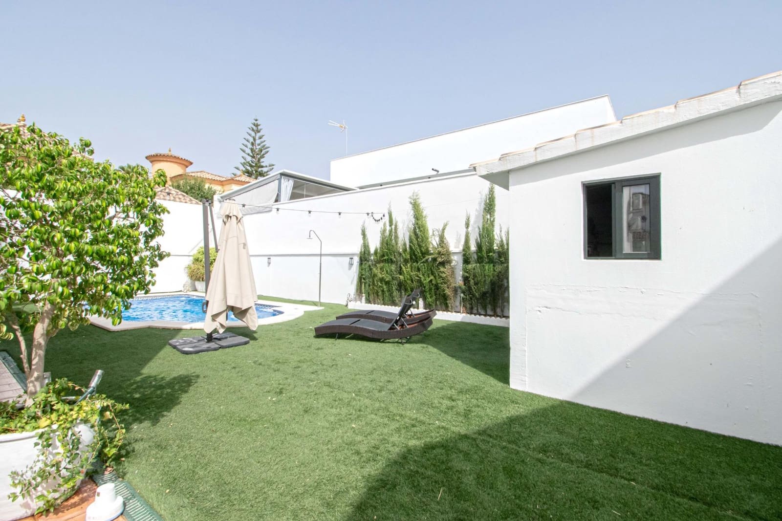 4 Zimmer Villa zu verkaufen in Burguillos mit Pool - 291.000 € (Ref: 9978948)