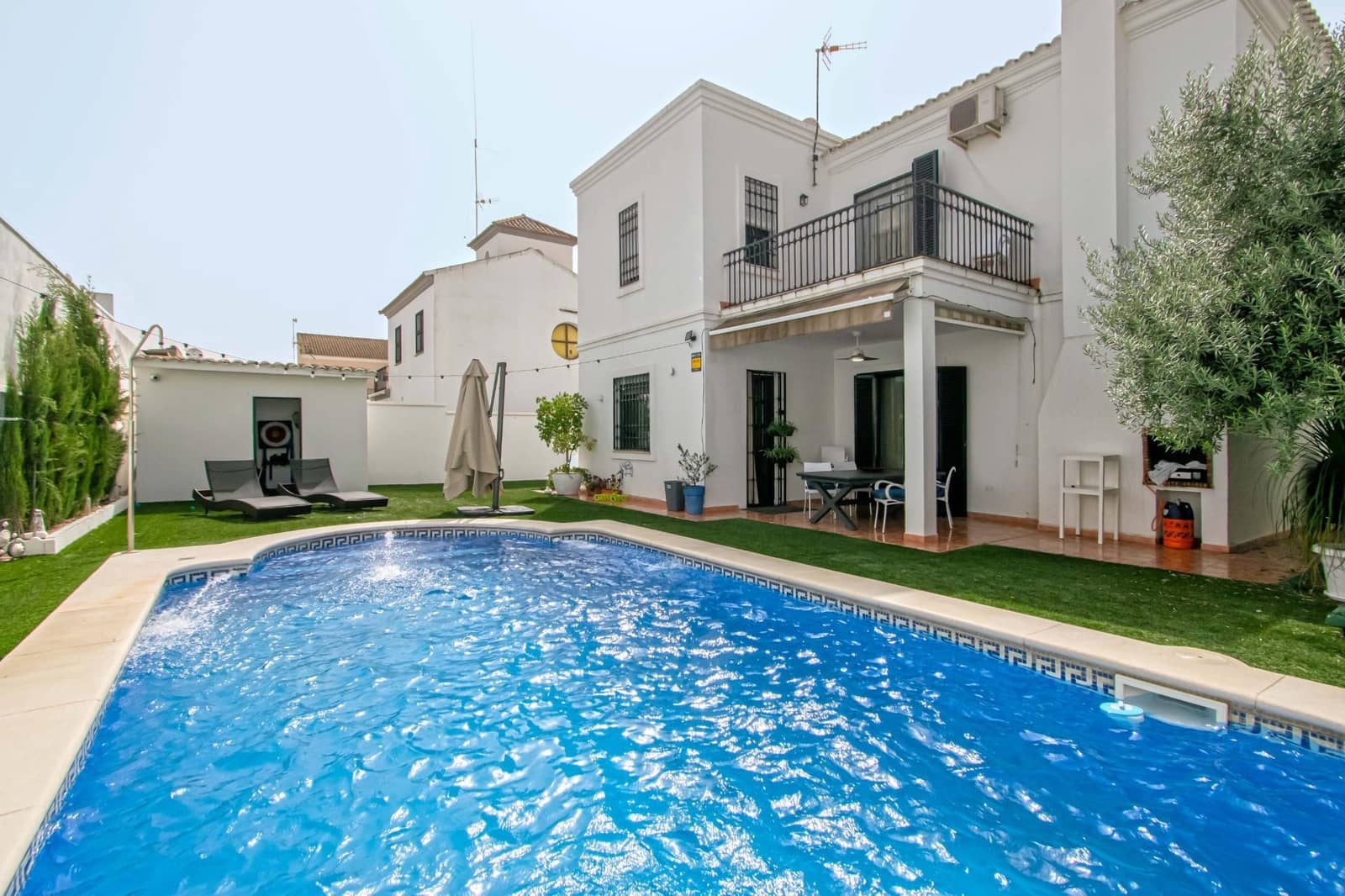 4 Zimmer Villa zu verkaufen in Burguillos mit Pool - 291.000 € (Ref: 9978948)