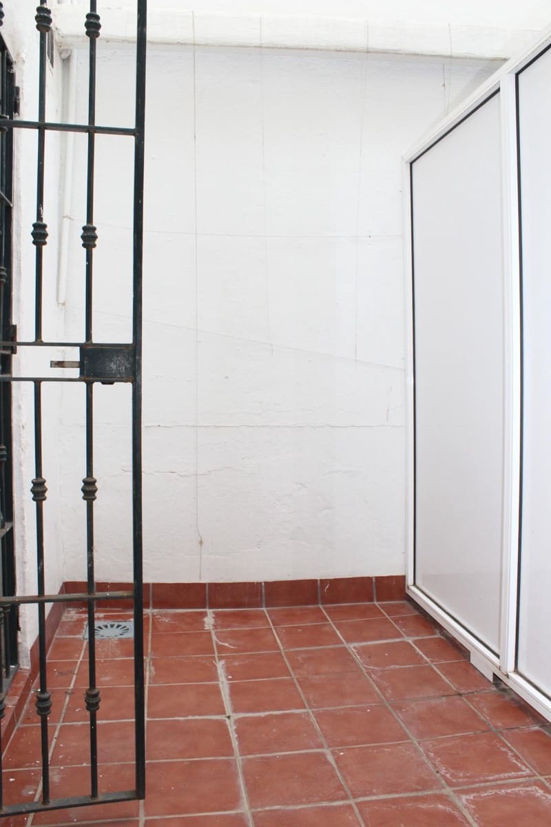 2 soveværelse Lejlighed til leje i Sevilla by - € 850 (Ref: 9978949)
