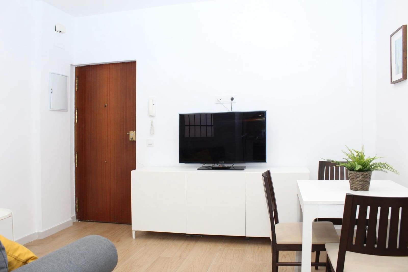 2 soveværelse Lejlighed til leje i Sevilla by - € 850 (Ref: 9978949)