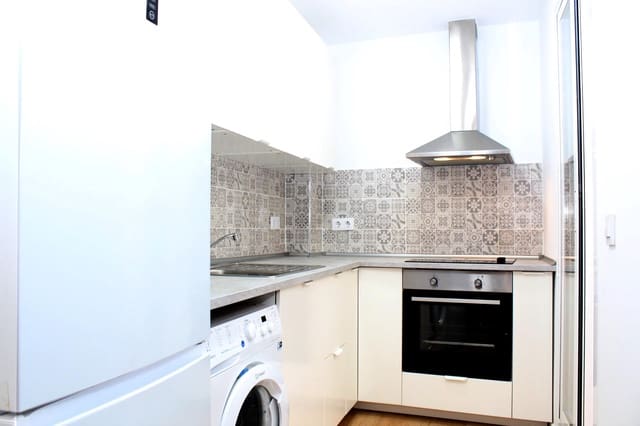 2 slaapkamer Flat te huur in Sevilla stad - € 850 (Ref: 9978949)