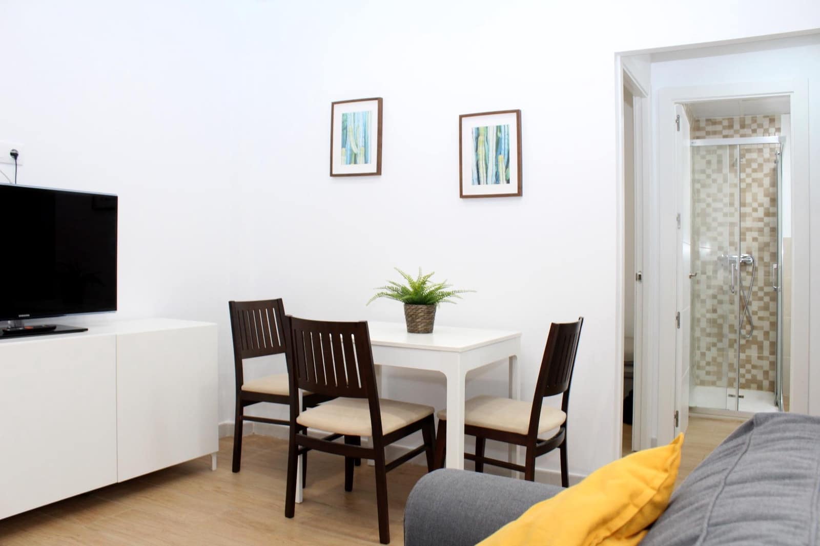 2 soveværelse Lejlighed til leje i Sevilla by - € 850 (Ref: 9978949)