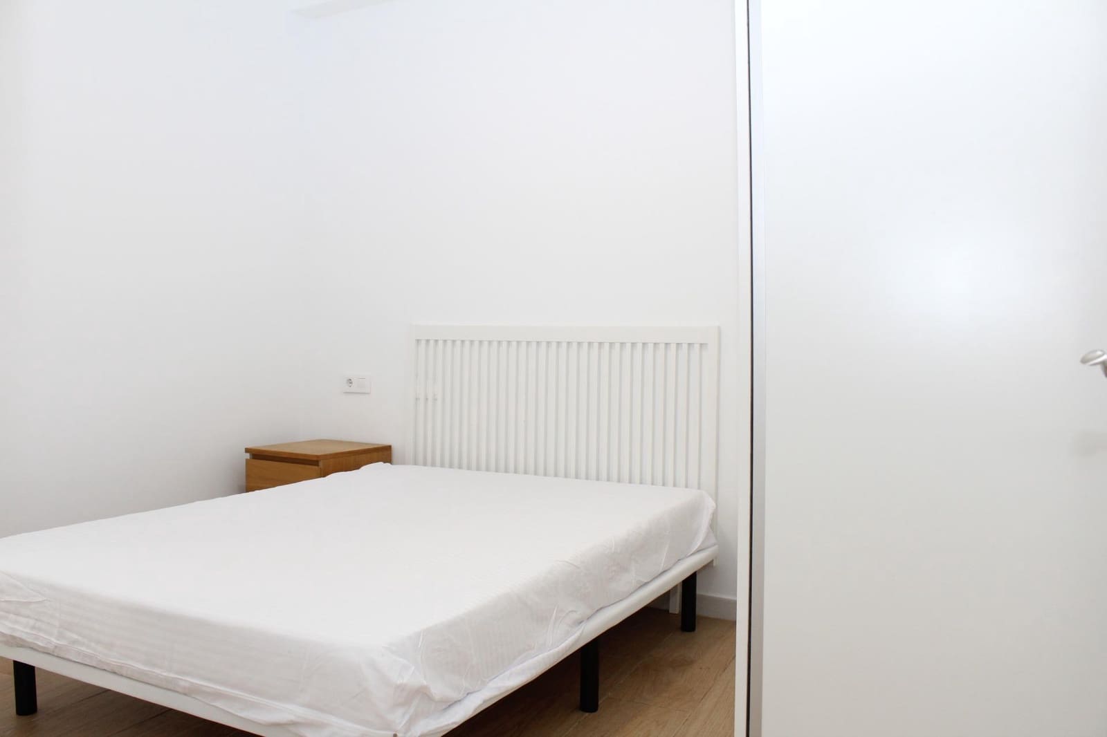2 soveværelse Lejlighed til leje i Sevilla by - € 850 (Ref: 9978949)
