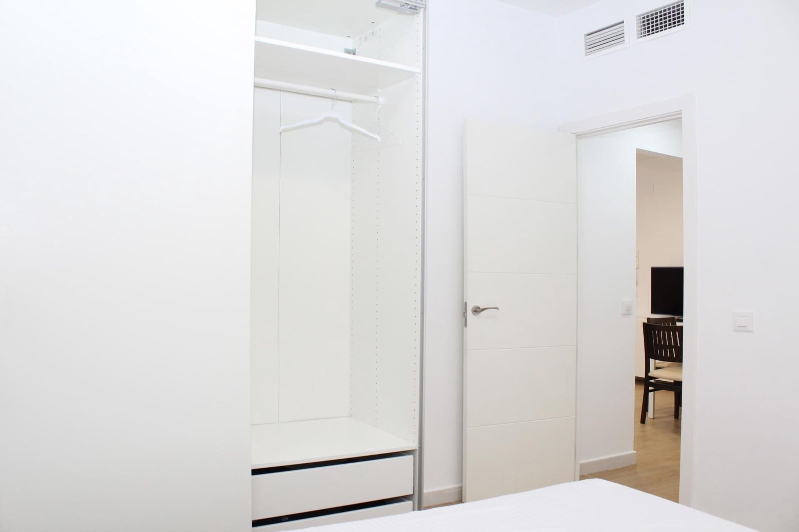 2 soveværelse Lejlighed til leje i Sevilla by - € 850 (Ref: 9978949)