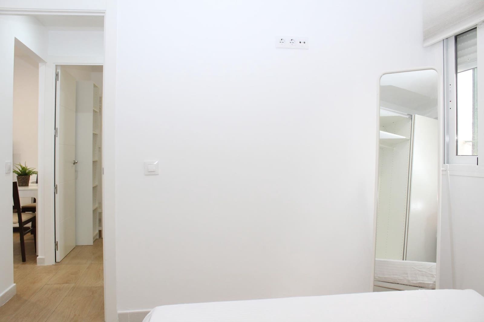 2 soveværelse Lejlighed til leje i Sevilla by - € 850 (Ref: 9978949)