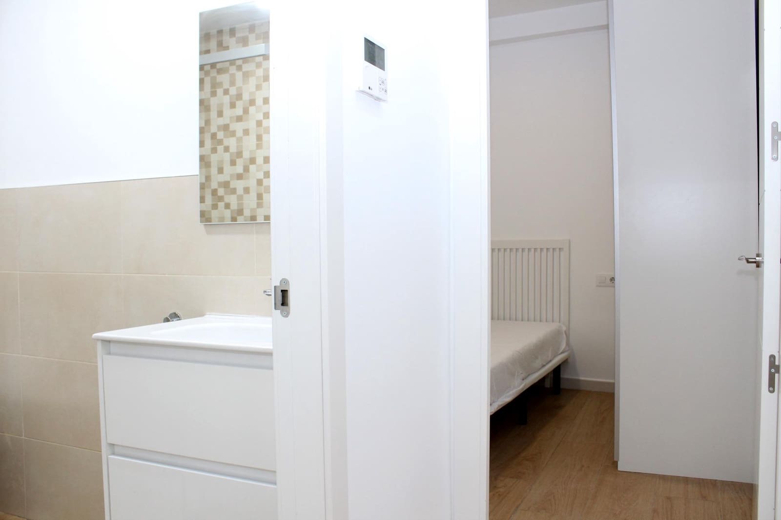 2 soveværelse Lejlighed til leje i Sevilla by - € 850 (Ref: 9978949)