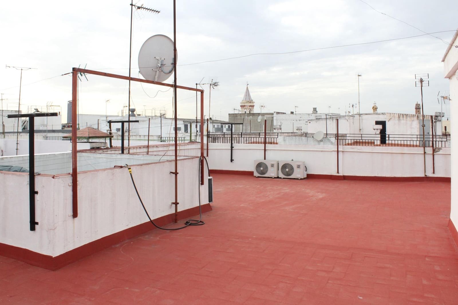 2 soveværelse Lejlighed til leje i Sevilla by - € 850 (Ref: 9978949)