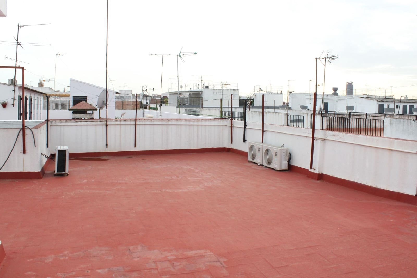 2 soveværelse Lejlighed til leje i Sevilla by - € 850 (Ref: 9978949)