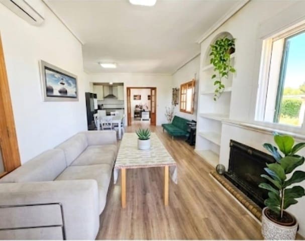 Chalet de 5 habitaciones en Alcalá de Guadaira en venta con piscina - 435.000 € (Ref: 9978951)