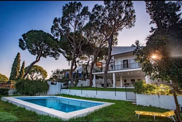 Chalet de 5 habitaciones en Alcalá de Guadaira en venta con piscina - 435.000 € (Ref: 9978951)