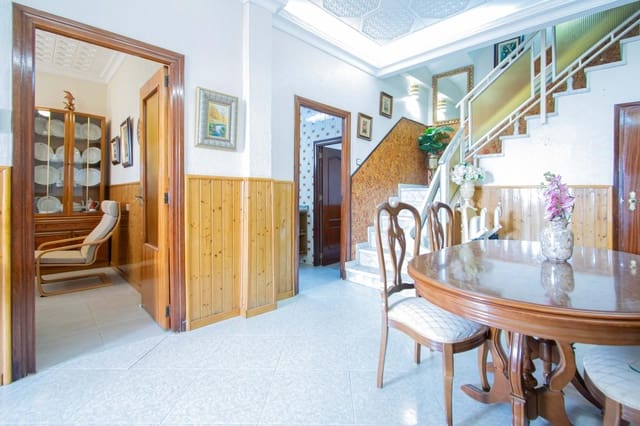 4 slaapkamer Huis te koop in Sevilla stad met garage - € 595.000 (Ref: 9985032)
