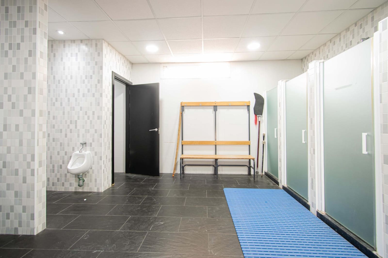 Erhverv til salg i San Juan de Aznalfarache - € 450.000 (Ref: 9990782)