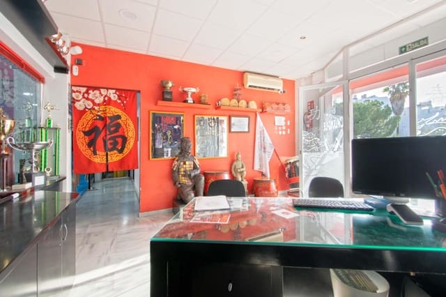 Erhverv til salg i San Juan de Aznalfarache - € 450.000 (Ref: 9990782)