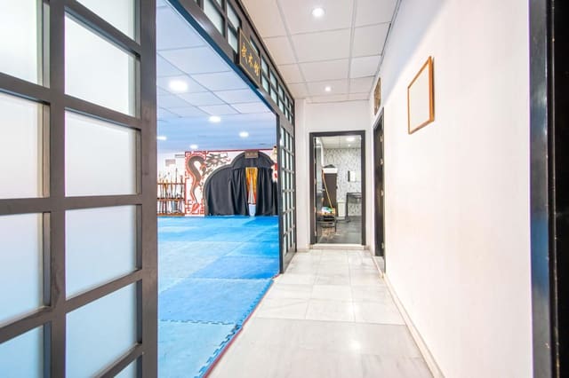 Erhverv til salg i San Juan de Aznalfarache - € 450.000 (Ref: 9990782)