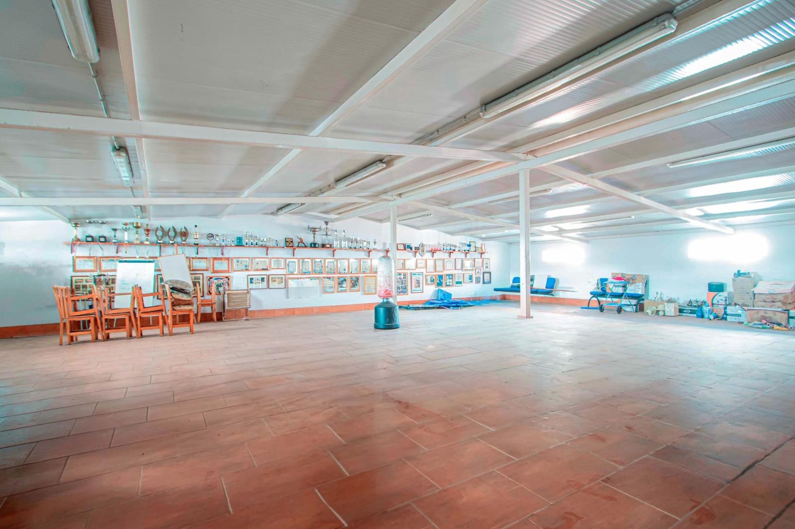 Erhverv til salg i San Juan de Aznalfarache - € 450.000 (Ref: 9990782)