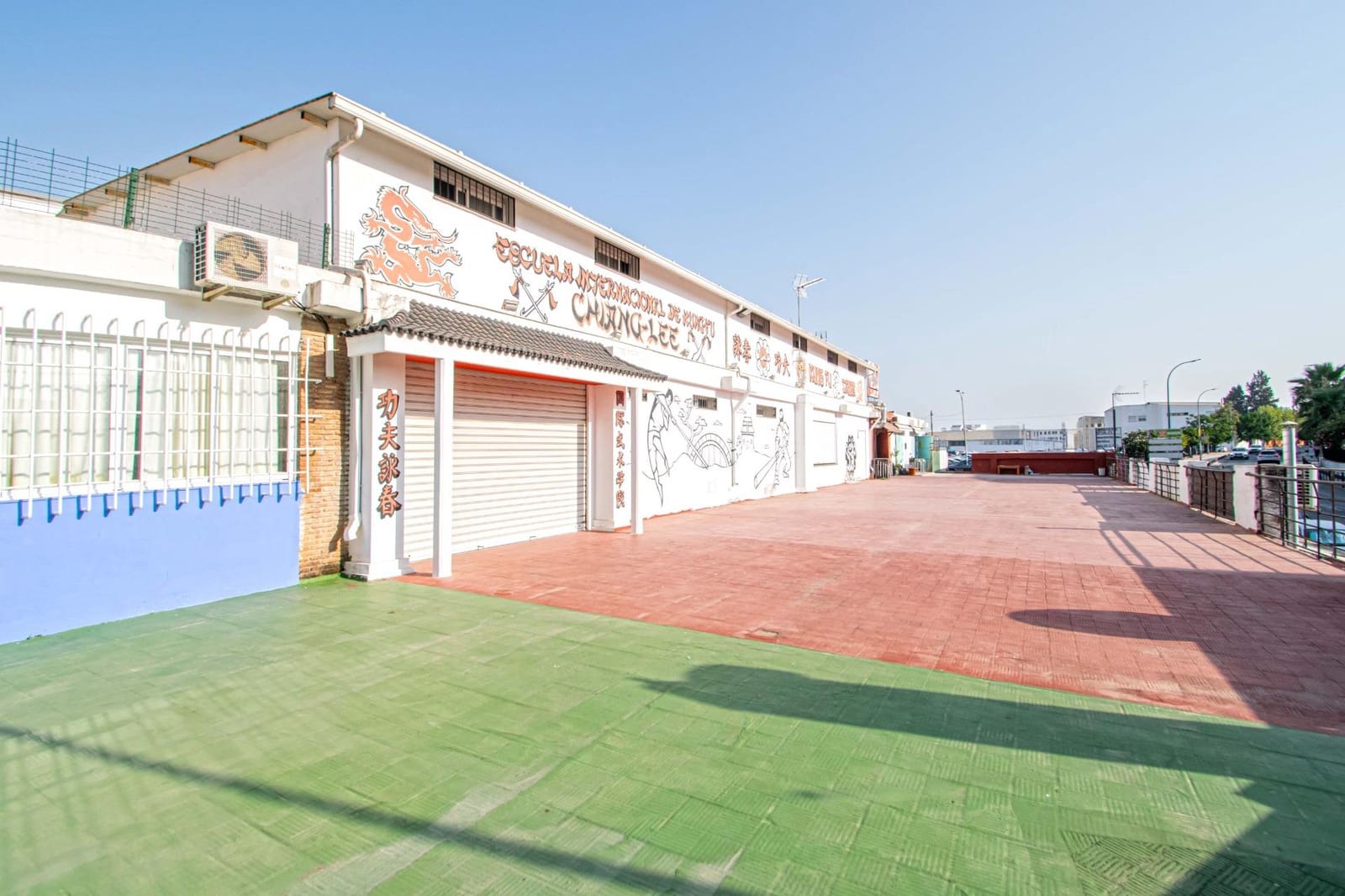 Commercial for sale in San Juan de Aznalfarache - € 450,000 (Ref: 9990782)