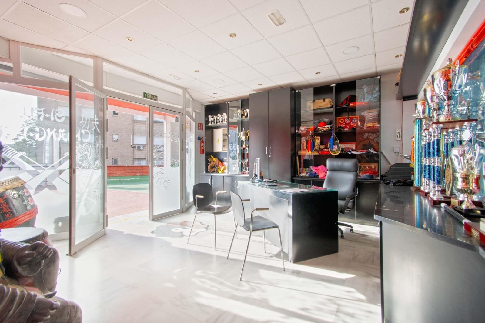 Commercial for sale in San Juan de Aznalfarache - € 450,000 (Ref: 9990782)