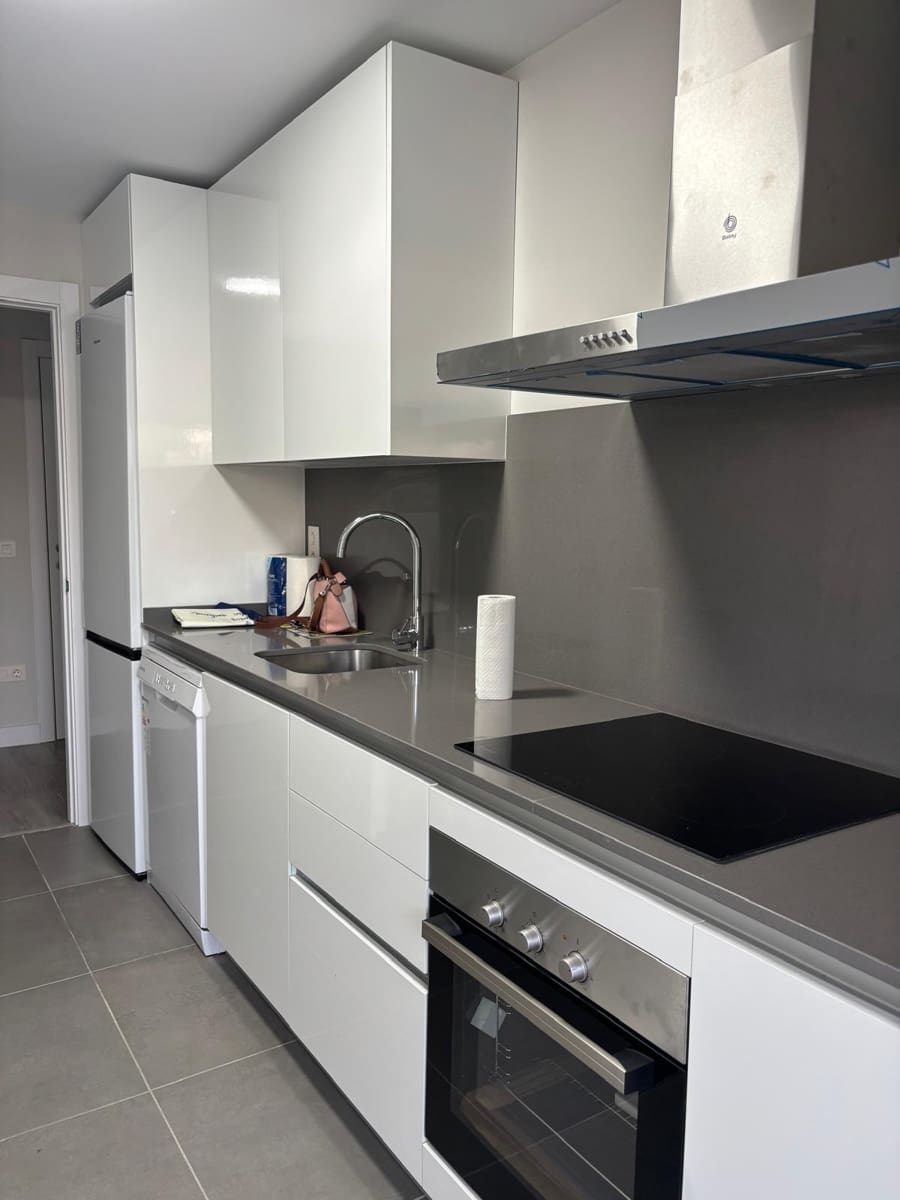3 sovrum Lägenhet att hyra i Sevilla stad med pool garage - 1 200 € (Ref: 9997185)