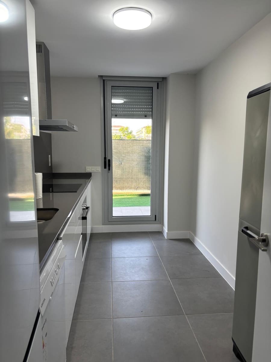3 sovrum Lägenhet att hyra i Sevilla stad med pool garage - 1 200 € (Ref: 9997185)