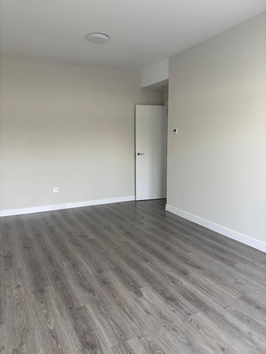 3 sovrum Lägenhet att hyra i Sevilla stad med pool garage - 1 200 € (Ref: 9997185)