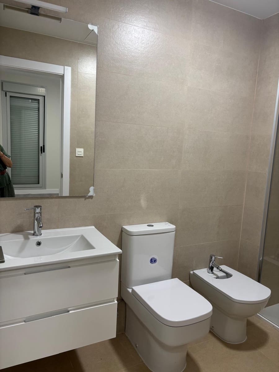3 sovrum Lägenhet att hyra i Sevilla stad med pool garage - 1 200 € (Ref: 9997185)