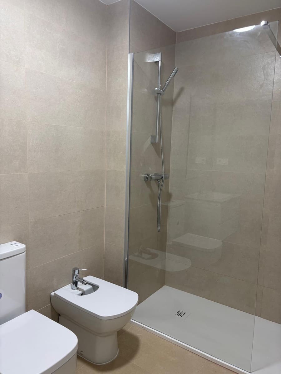 3 sovrum Lägenhet att hyra i Sevilla stad med pool garage - 1 200 € (Ref: 9997185)