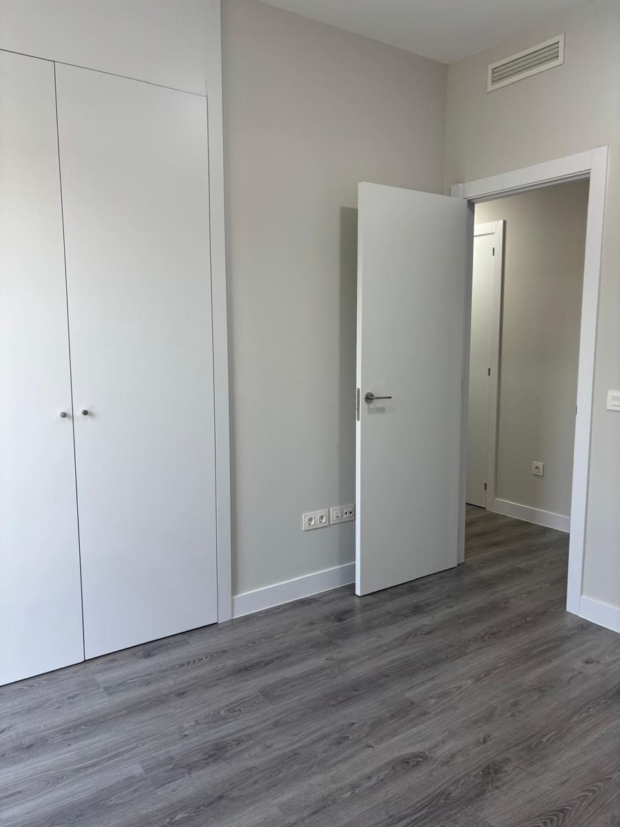 3 sovrum Lägenhet att hyra i Sevilla stad med pool garage - 1 200 € (Ref: 9997185)