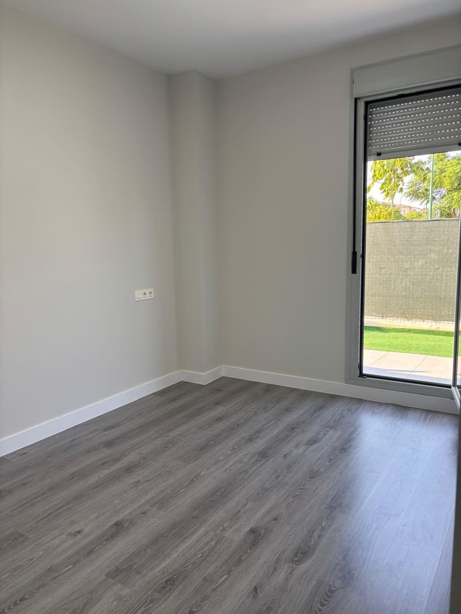 3 sovrum Lägenhet att hyra i Sevilla stad med pool garage - 1 200 € (Ref: 9997185)
