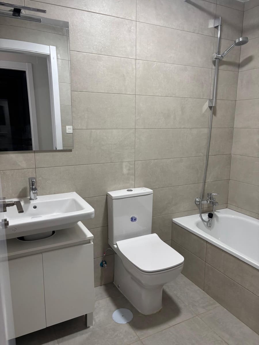 3 sovrum Lägenhet att hyra i Sevilla stad med pool garage - 1 200 € (Ref: 9997185)