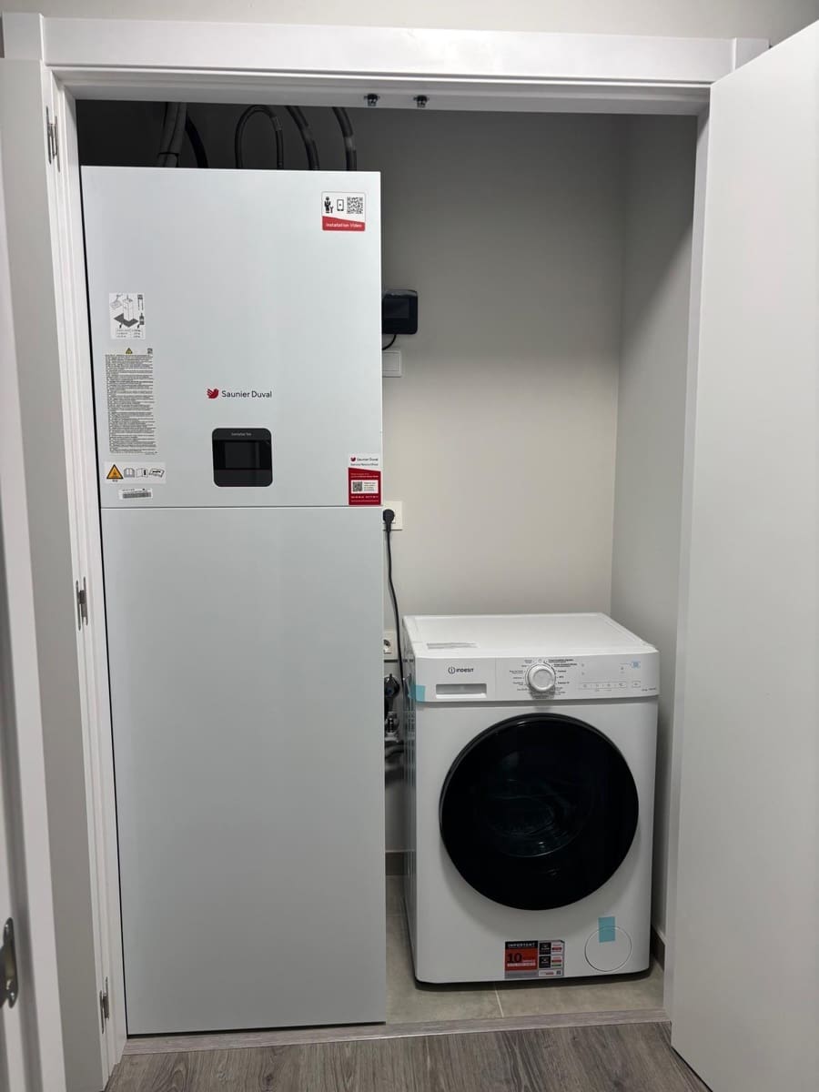 3 sovrum Lägenhet att hyra i Sevilla stad med pool garage - 1 200 € (Ref: 9997185)