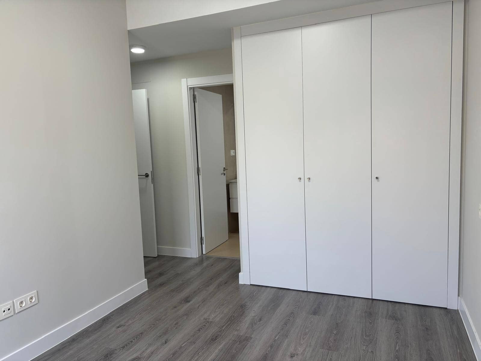 3 sovrum Lägenhet att hyra i Sevilla stad med pool garage - 1 200 € (Ref: 9997185)