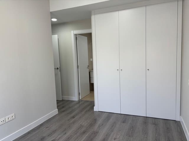 3 sovrum Lägenhet att hyra i Parque Alcosa, Sevilla stad med pool garage - 1 200 € (Ref: 9997185)